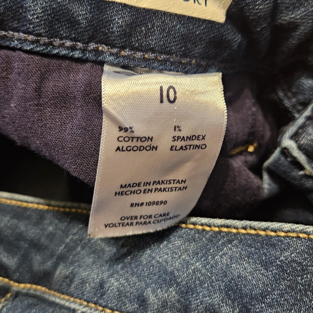Seven7 Blue Jean Shorts with Frayed Hem. Size 10 With Stretch. - Picture 4 of 7